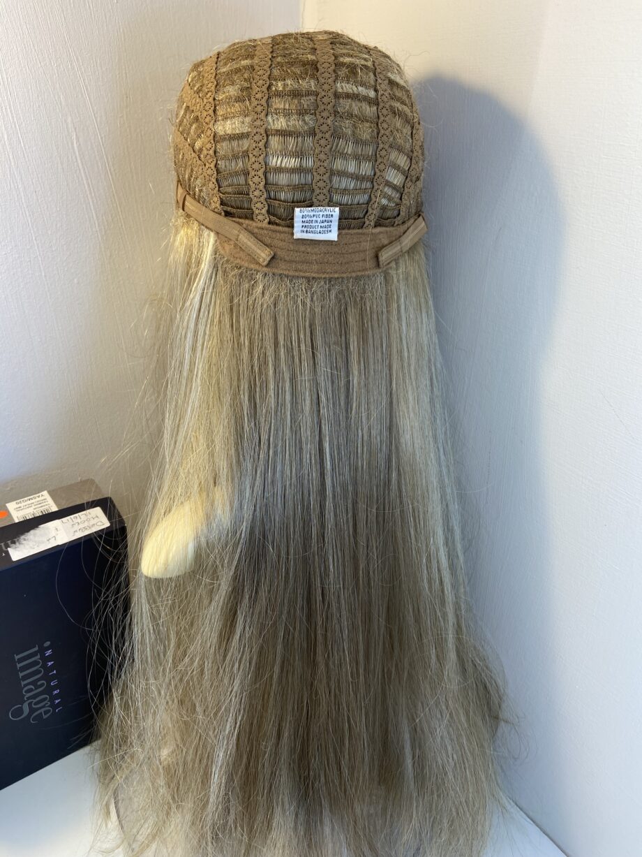 Extra long blonde wig. Bblls811