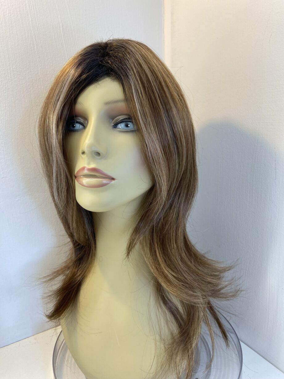 Long brown wig. Brlw864