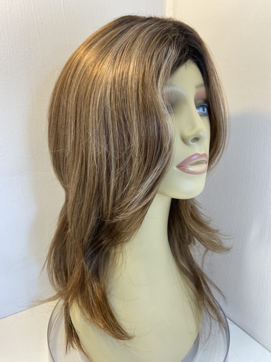 Long brown wig. Brlw864