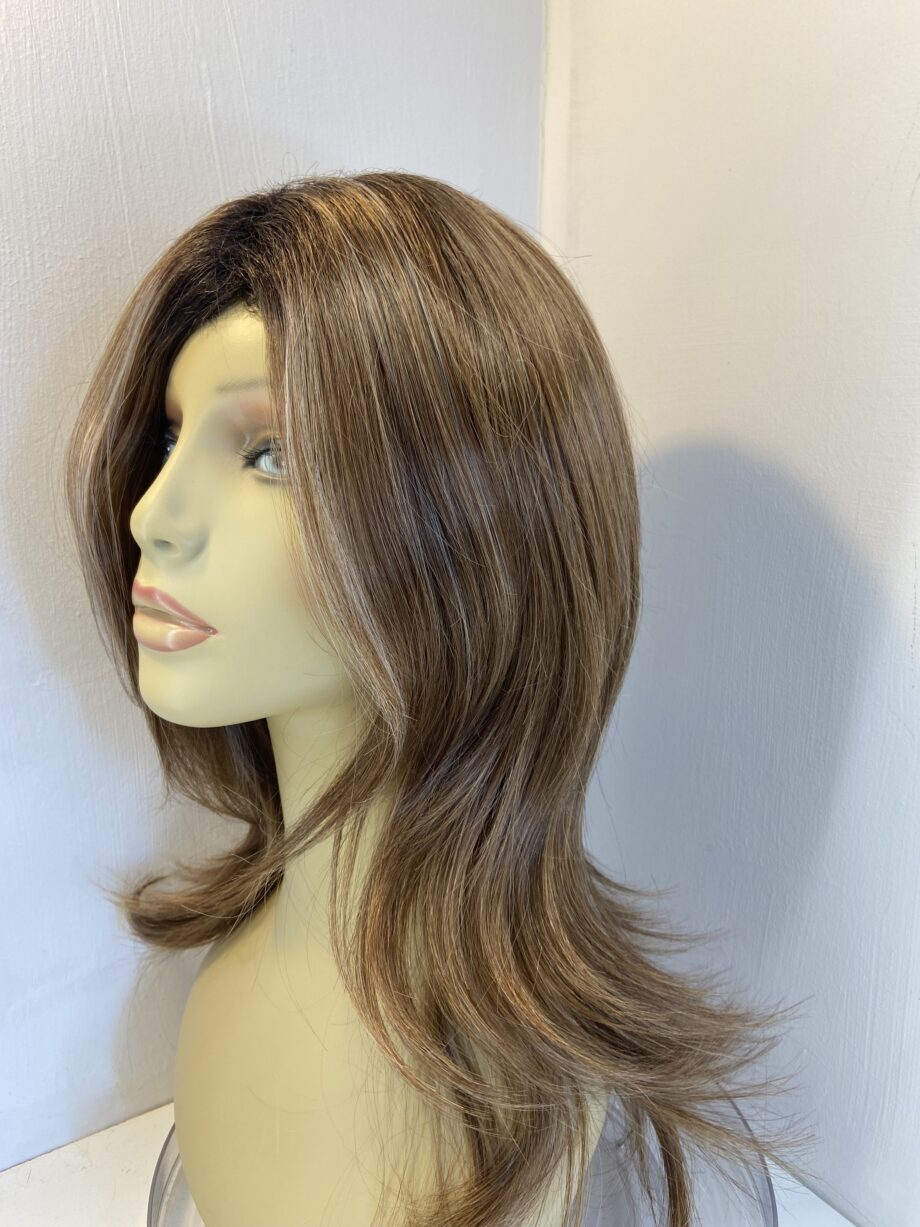 Long brown wig. Brlw864