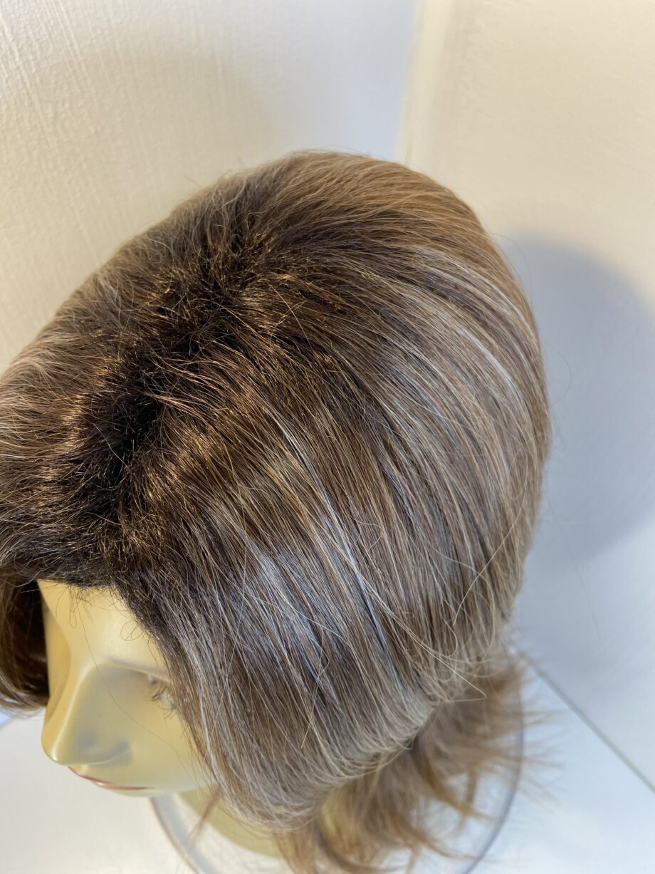 Long brown wig. Brlw864
