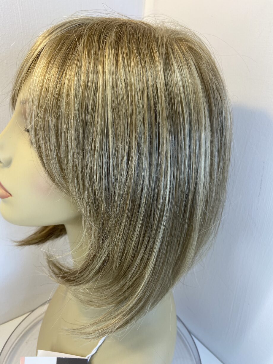 New blonde sentoo wig. Blms865