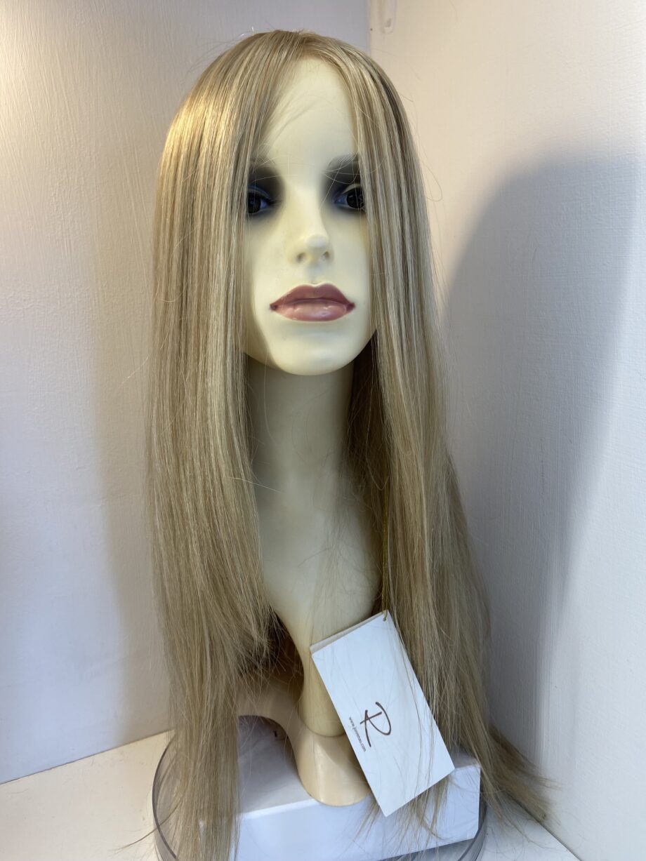 New extra long blonde designer wig. Blls870