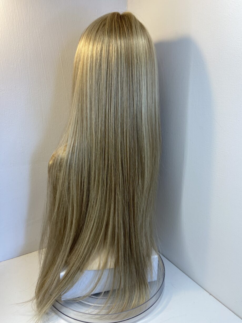 New extra long blonde designer wig. Blls870