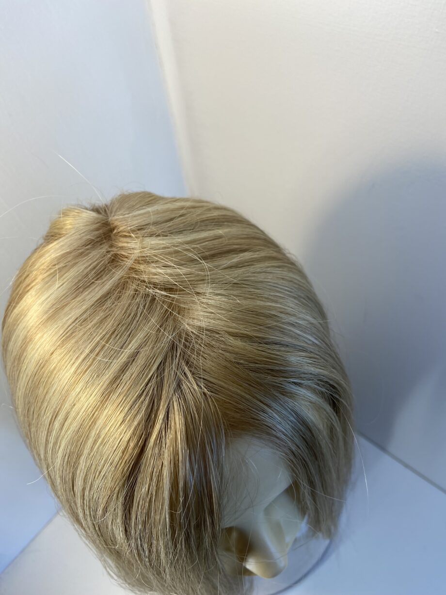 New extra long blonde designer wig. Blls870