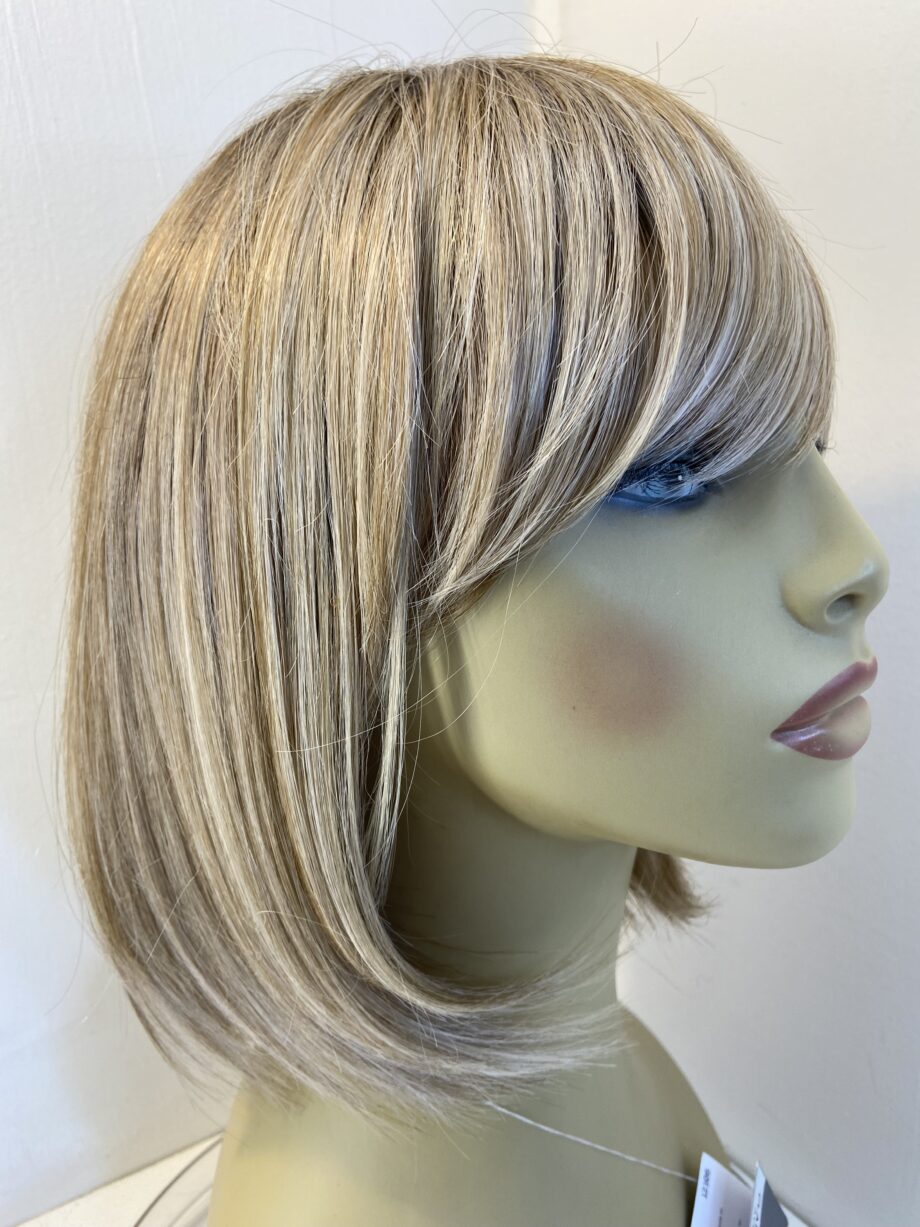 New Raquel Welch mid  length wig. Blms875