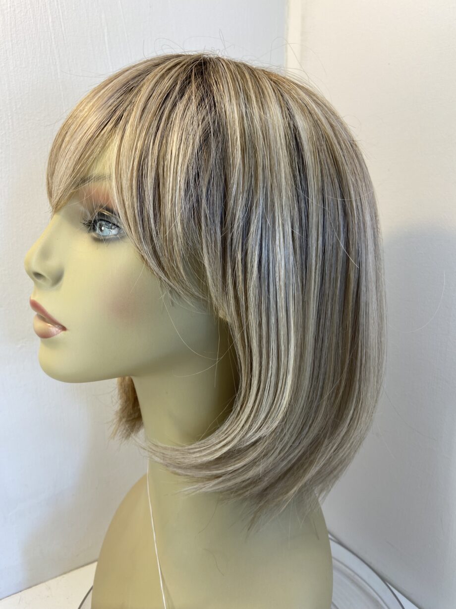 New Raquel Welch mid  length wig. Blms875