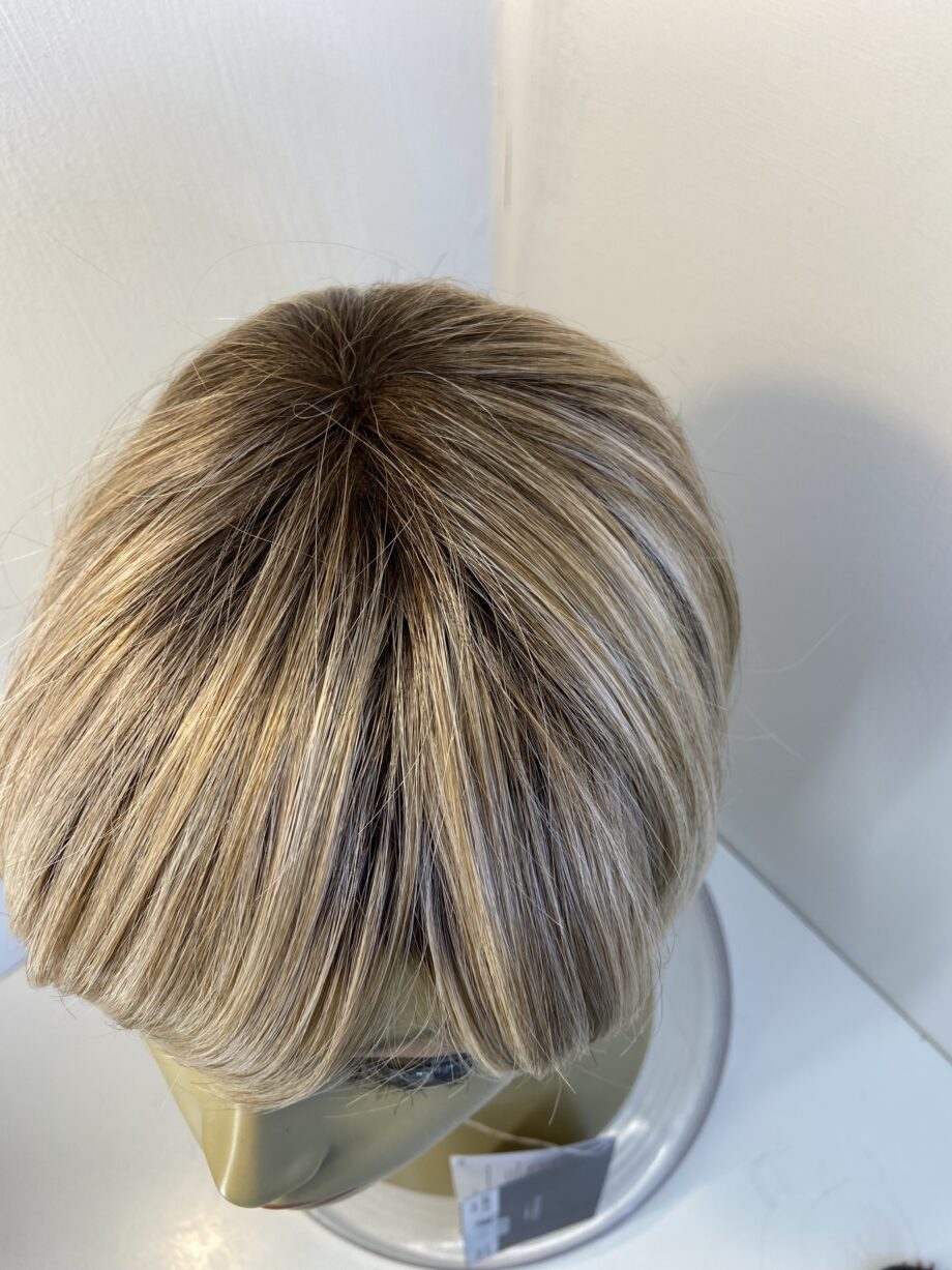New Raquel Welch mid  length wig. Blms875