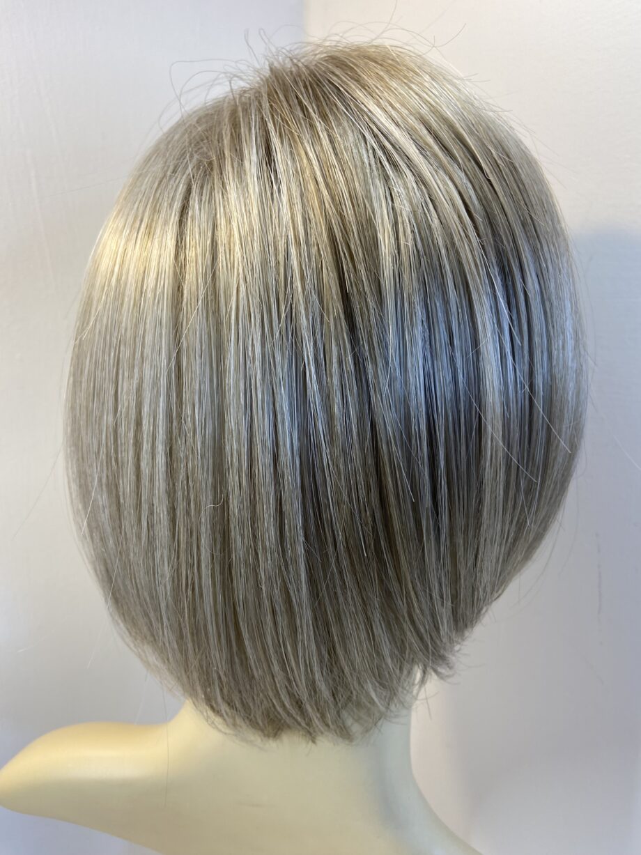 Ash blonde platinum new wig. Plms876