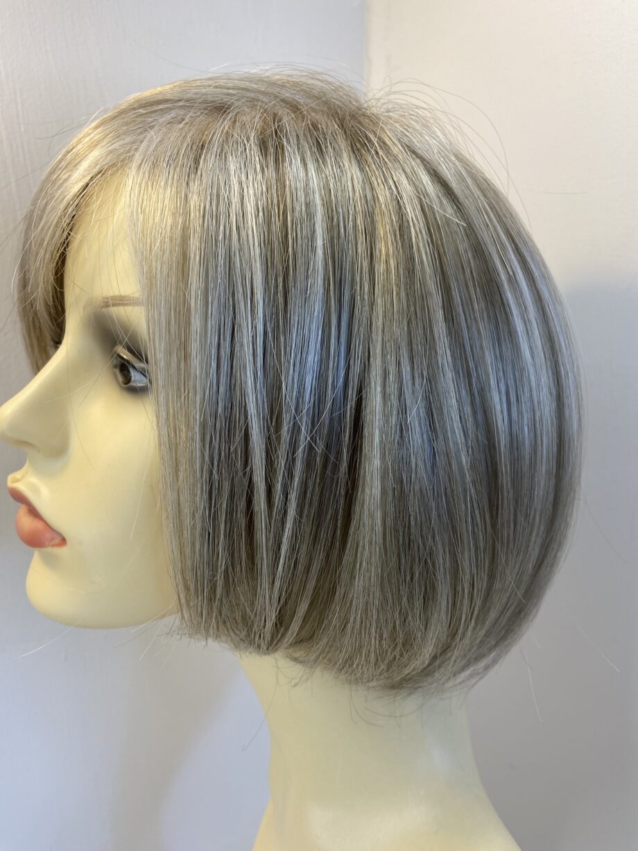 Ash blonde platinum new wig. Plms876