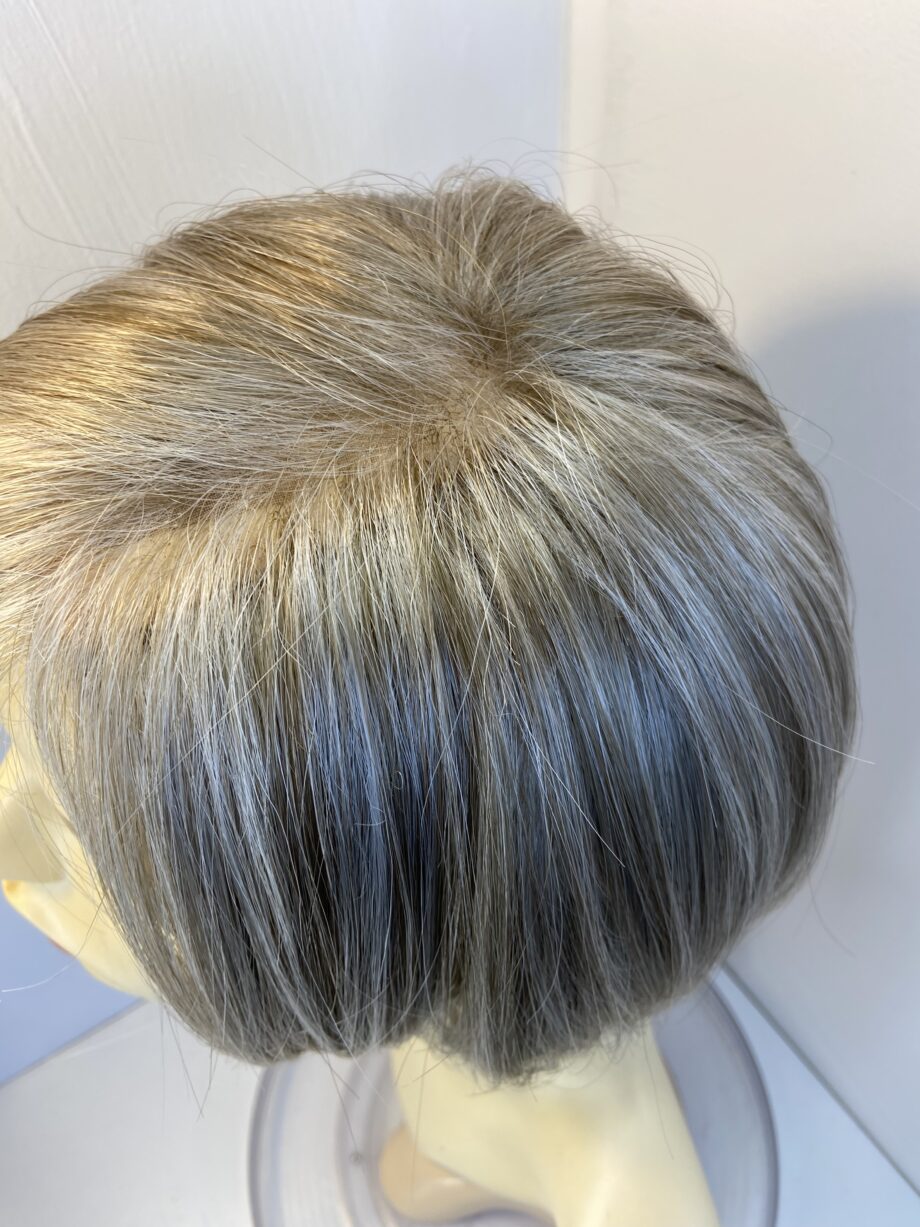Ash blonde platinum new wig. Plms876