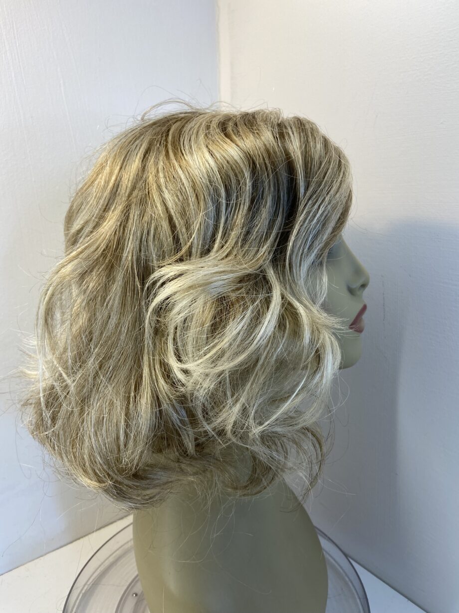 Raquel Welch new blonde wig. Blmw877