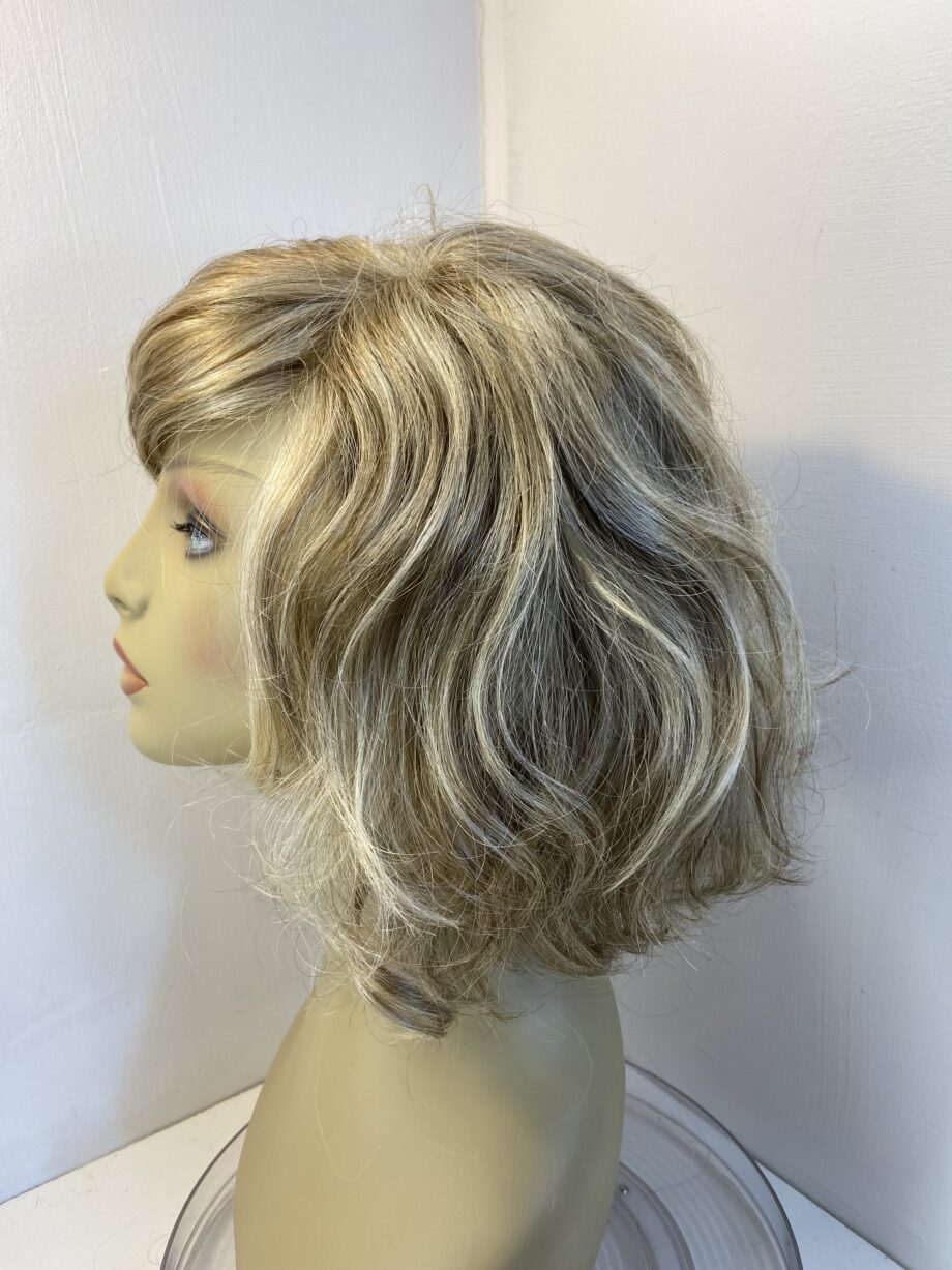 Raquel Welch new blonde wig. Blmw877