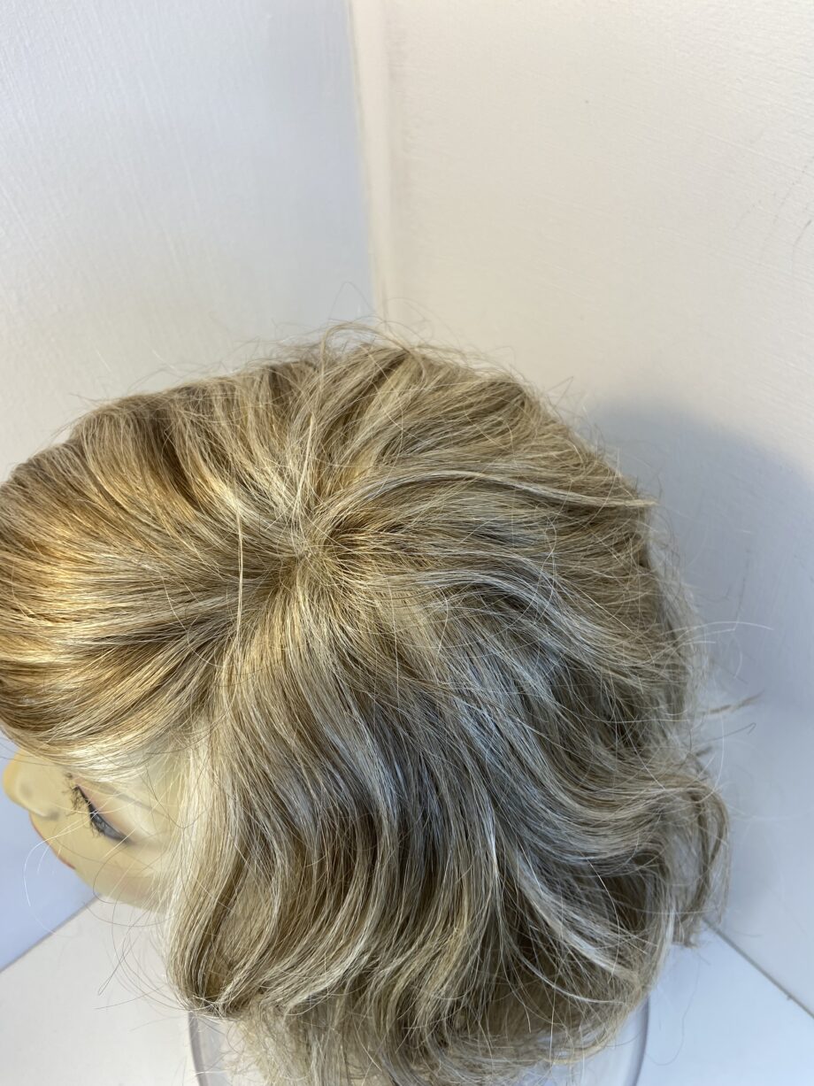 Raquel Welch new blonde wig. Blmw877