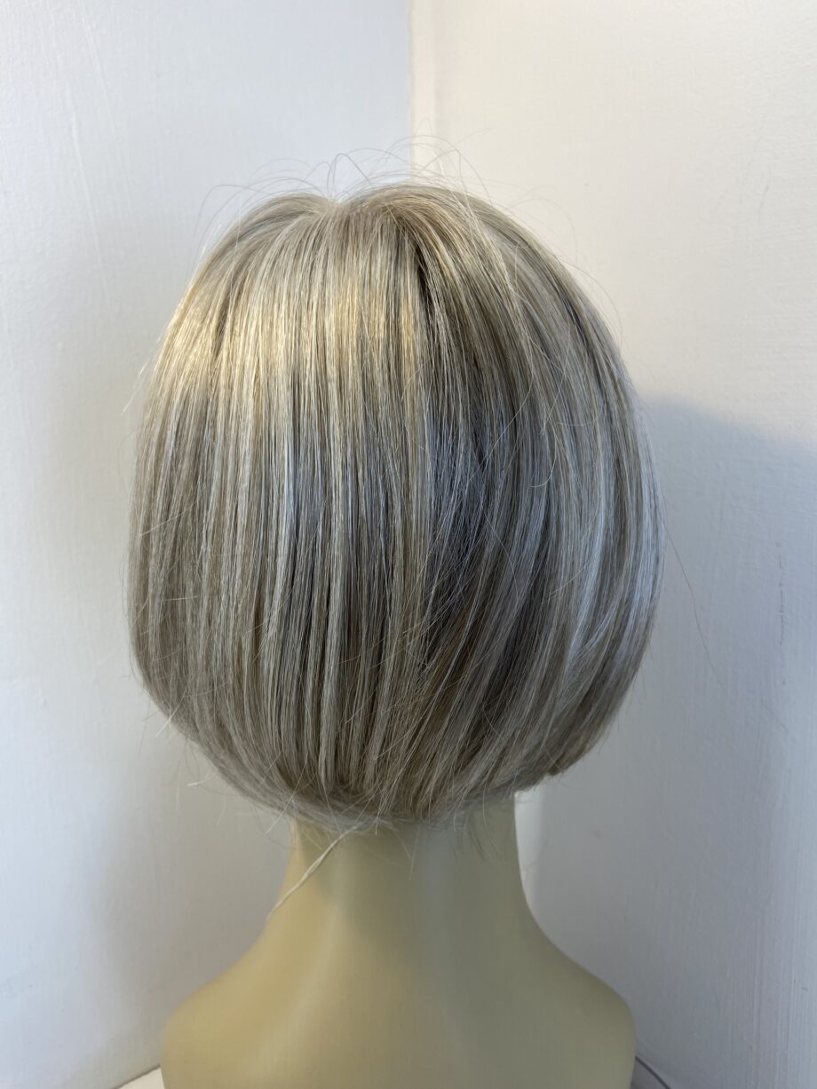 Platinum mist petite wig. Plms724