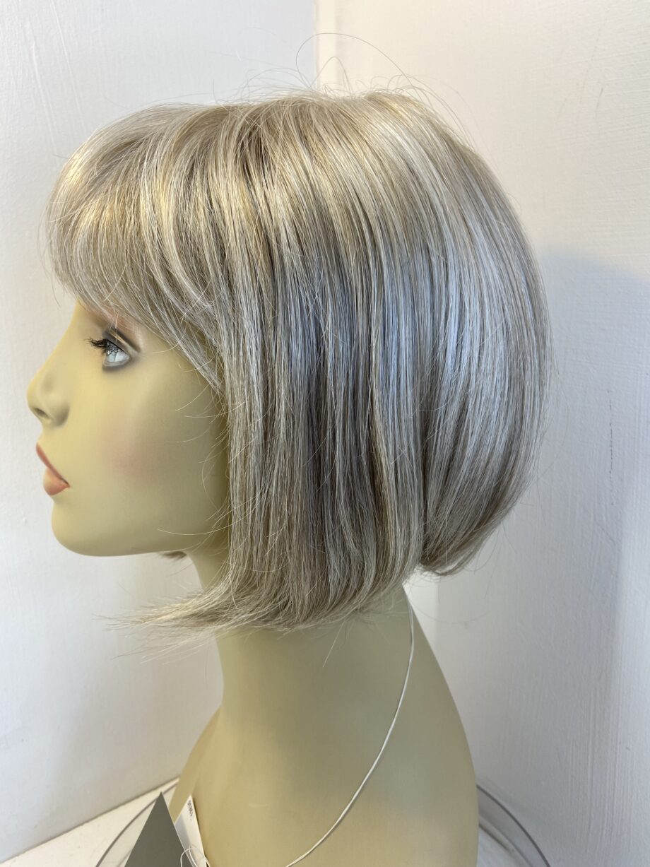 Platinum mist petite wig. Plms724