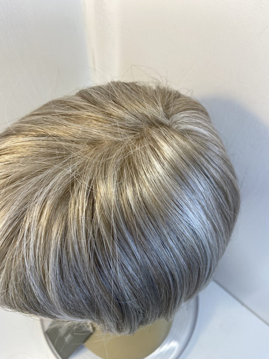 Platinum mist petite wig. Plms724