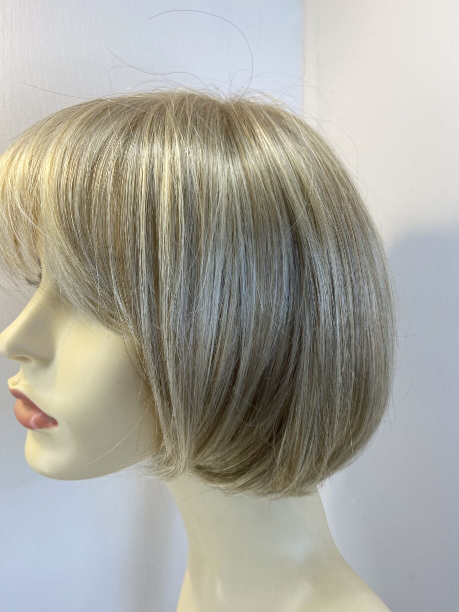 Creamy blonde new wig. Blms725