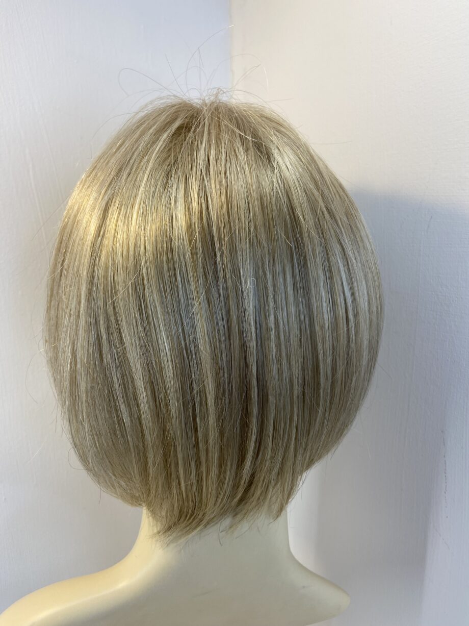 Creamy blonde new wig. Blms725