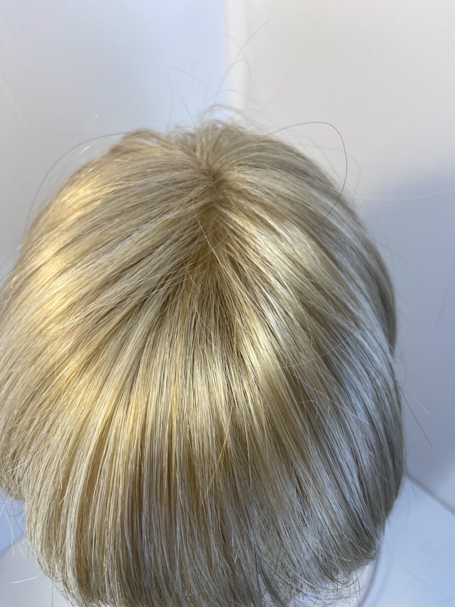 Creamy blonde new wig. Blms725