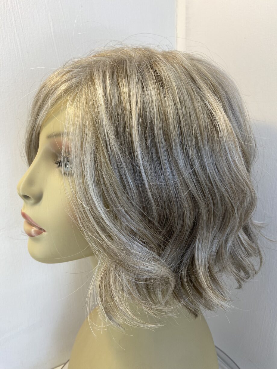 Platinum modern grey wavy new wig. Plmw728