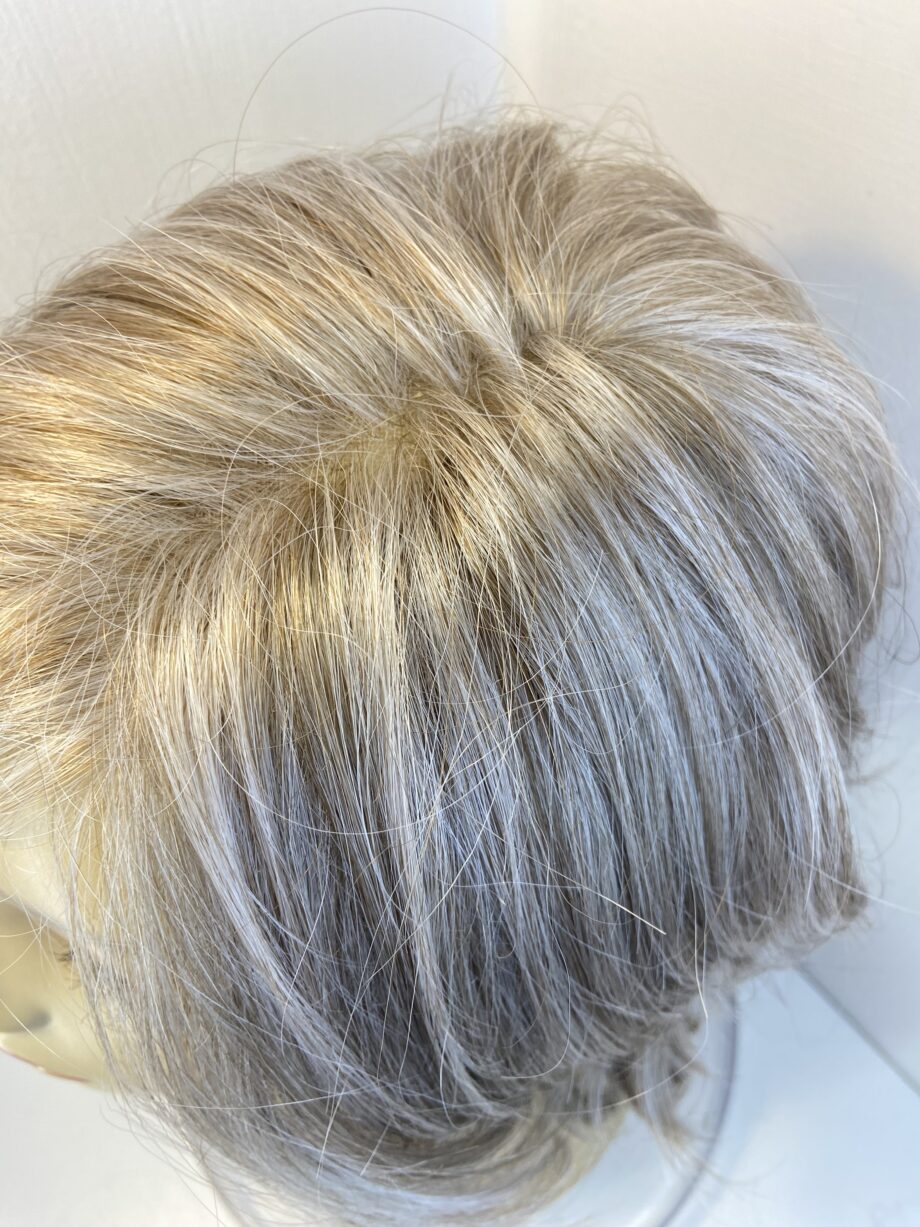 Platinum modern grey wavy new wig. Plmw728