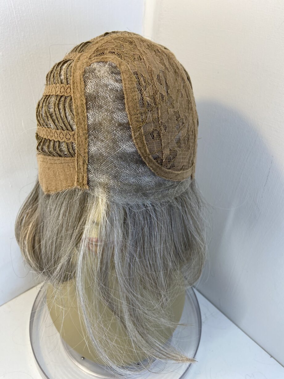 Platinum modern grey wavy new wig. Plmw728