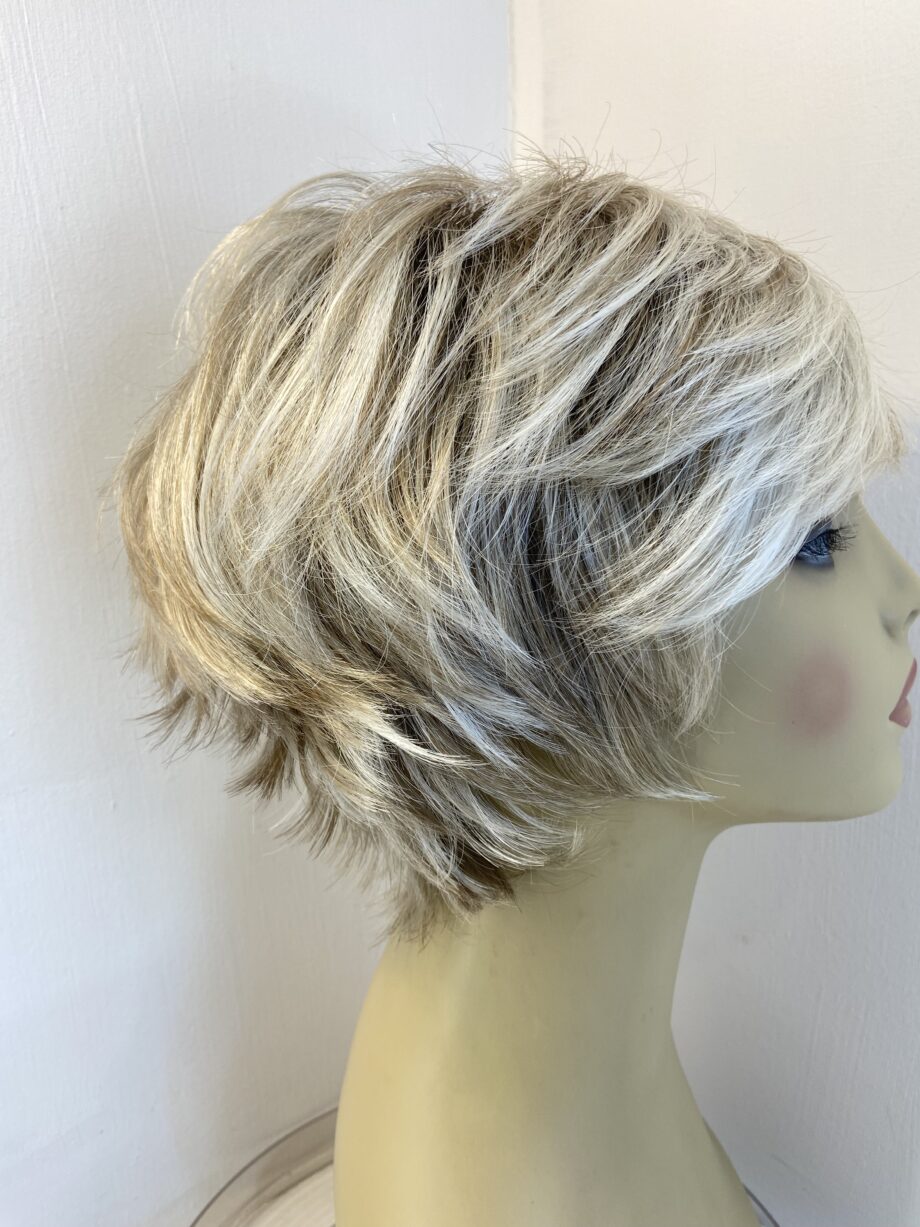Pearl blonde rooted wig. Blss730