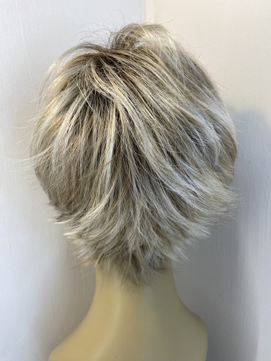 Pearl blonde rooted wig. Blss730