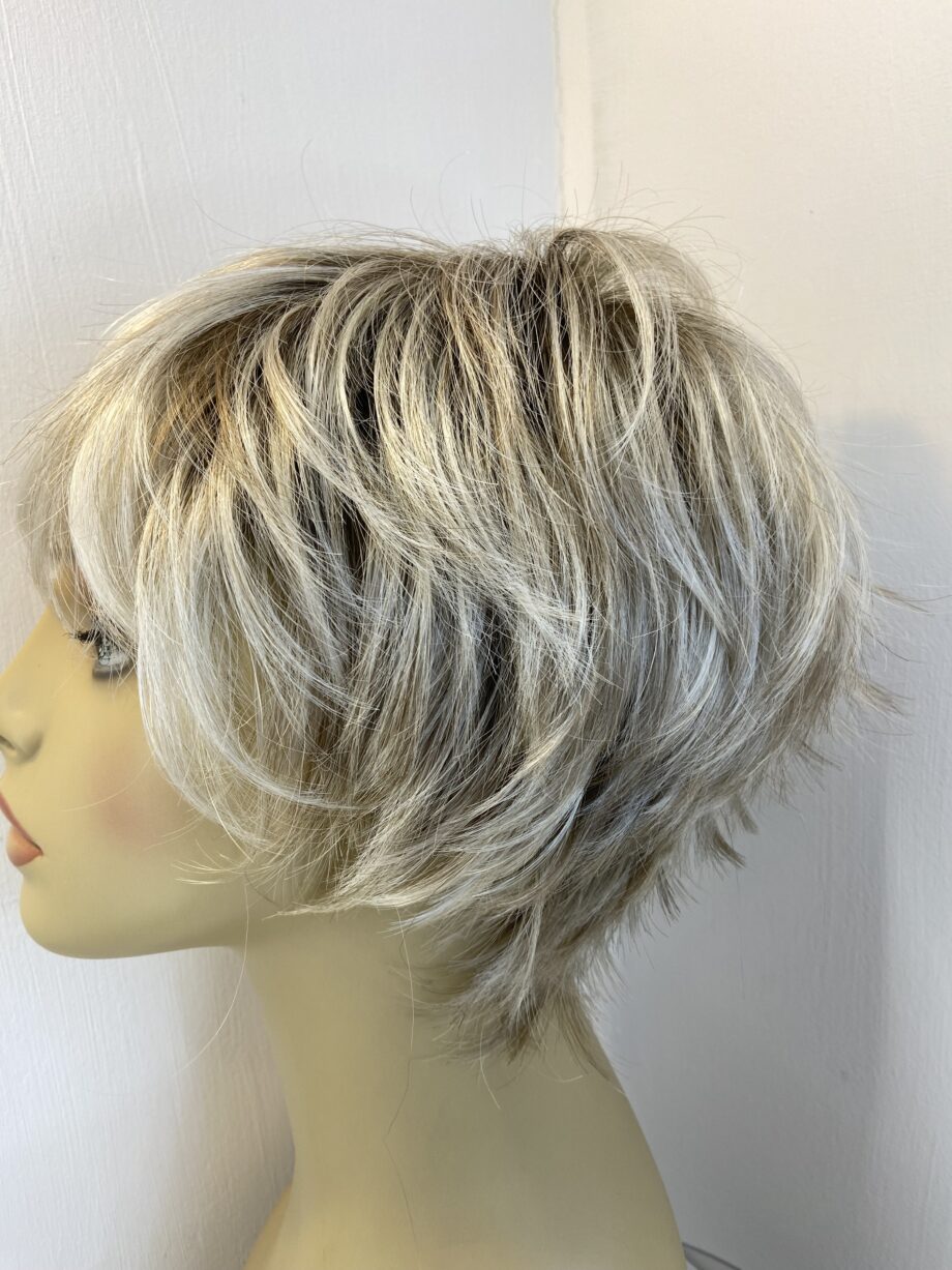 Pearl blonde rooted wig. Blss730