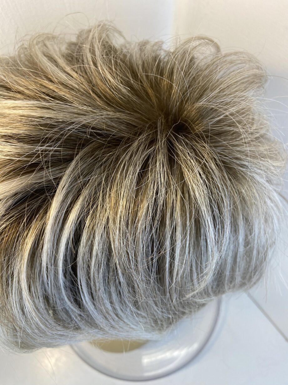 Pearl blonde rooted wig. Blss730