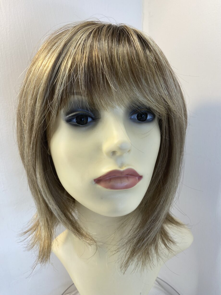 New feather light blonde wig. Blms731
