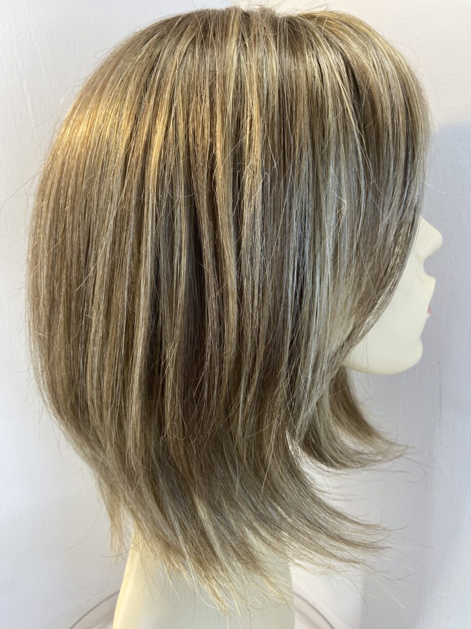 New feather light blonde wig. Blms731