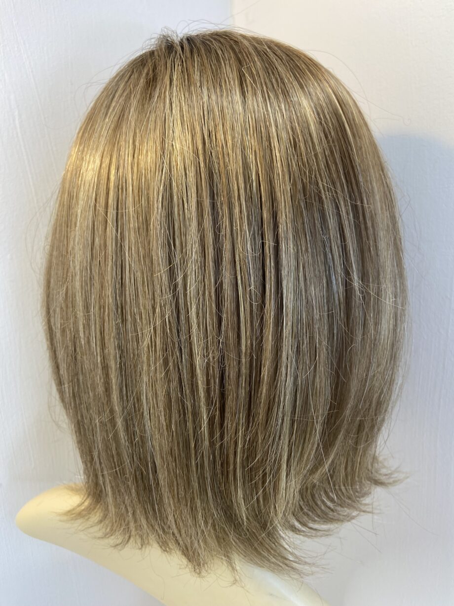 New feather light blonde wig. Blms731