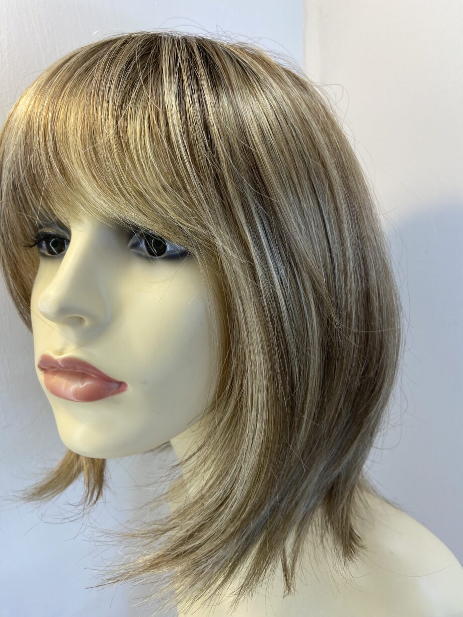 New feather light blonde wig. Blms731