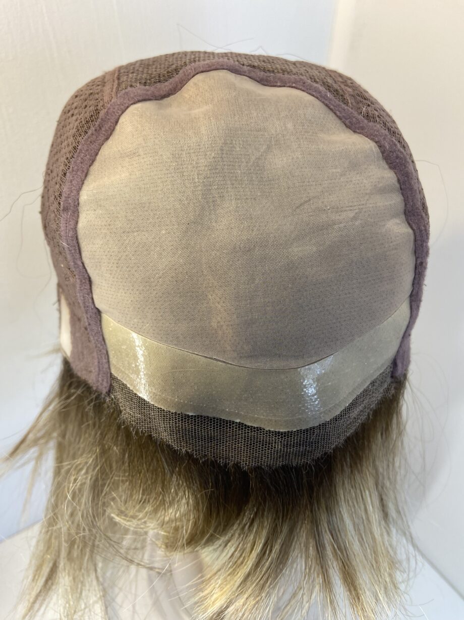 New feather light blonde wig. Blms731