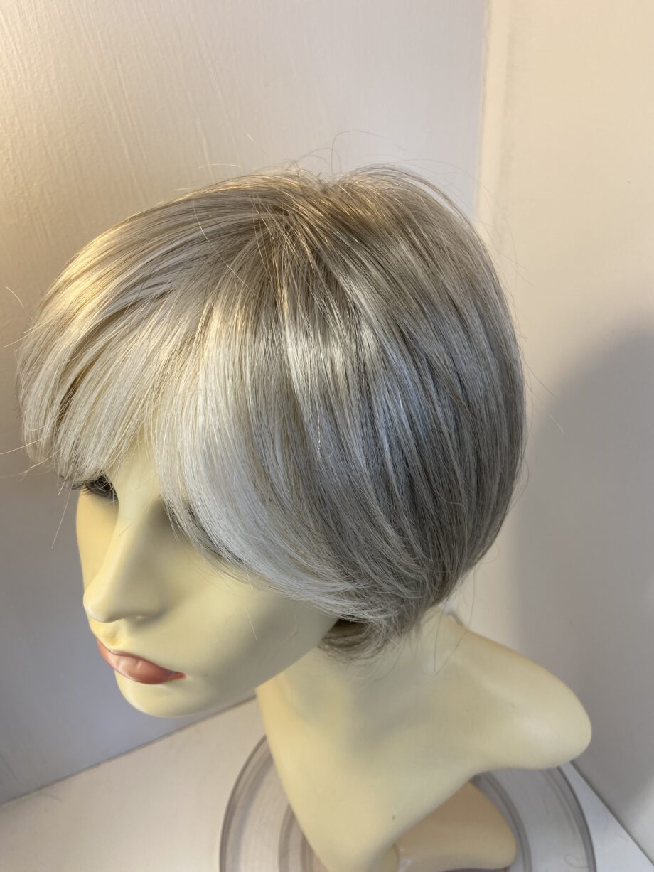 New platinum lotus wig. Gss520