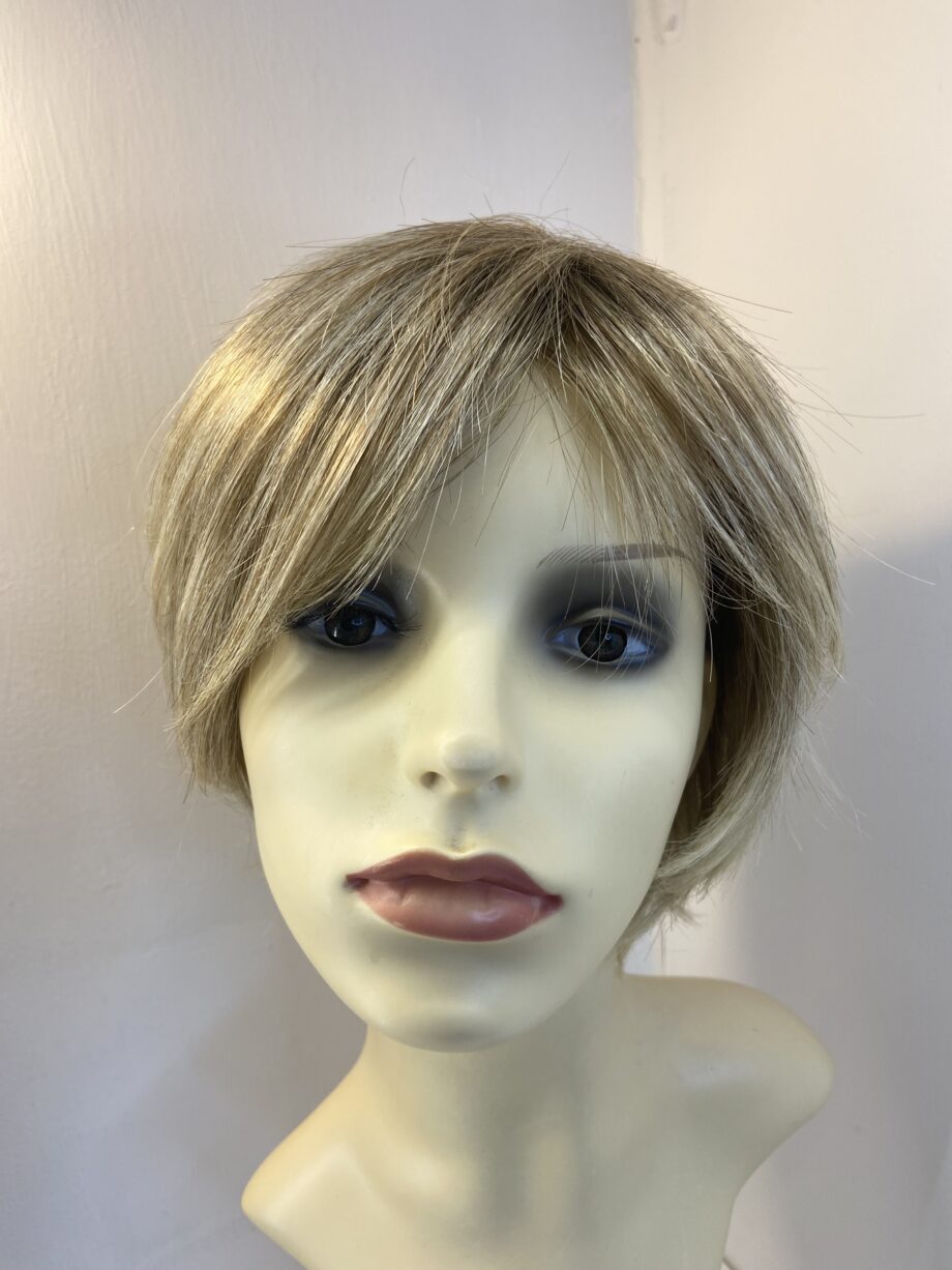 Sandy blonde Ellen Wille wig. Blms522