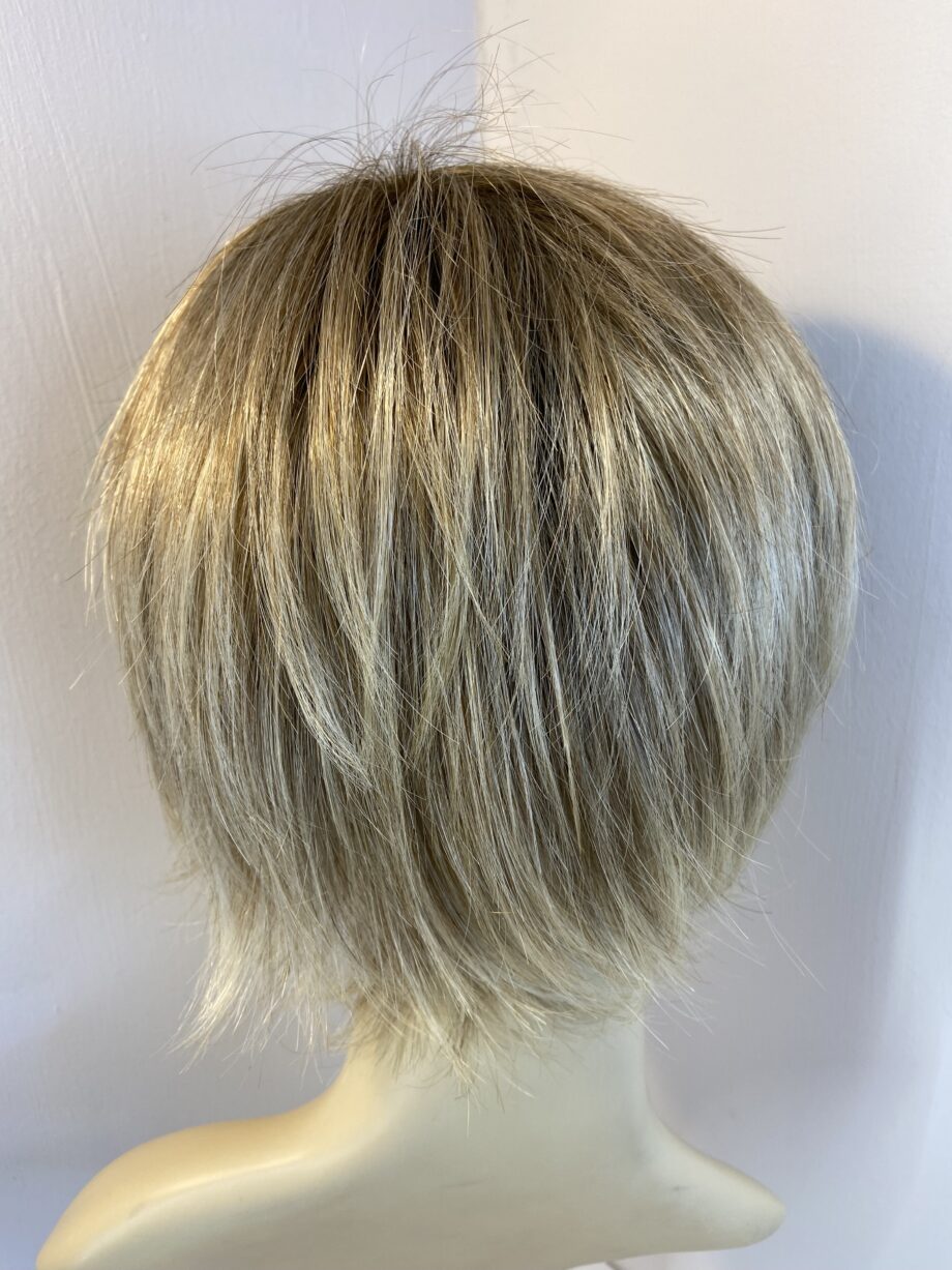 Sandy blonde Ellen Wille wig. Blms522