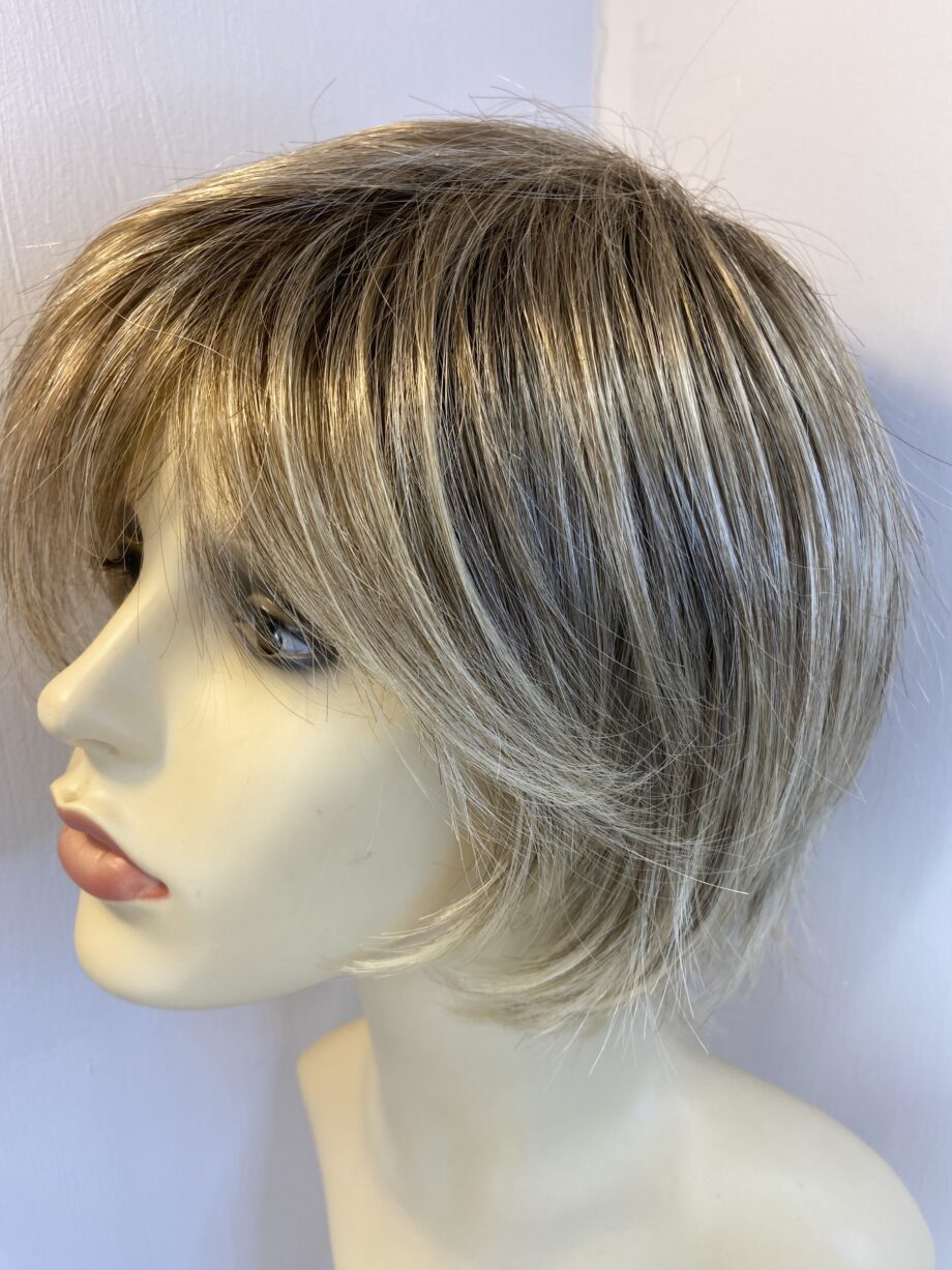 Sandy blonde Ellen Wille wig. Blms522