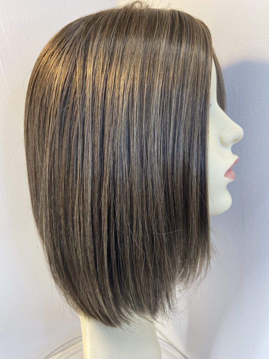 Brown long wig. Brls524