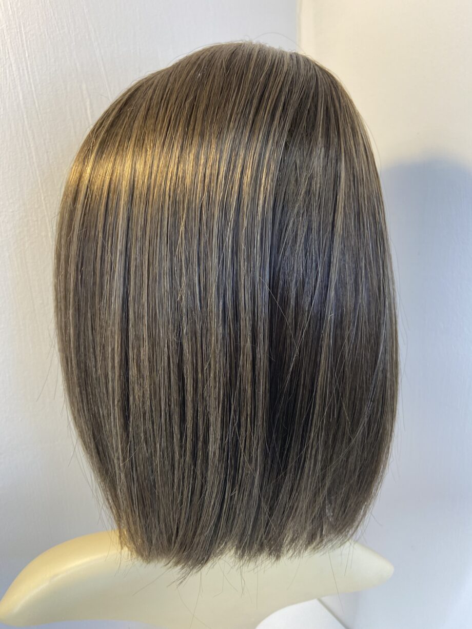 Brown long wig. Brls524