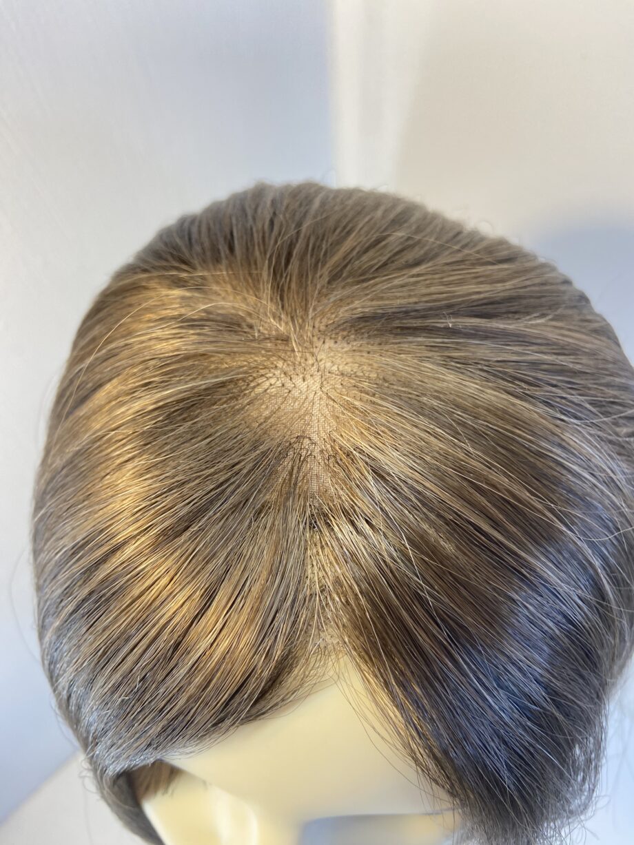 Brown long wig. Brls524