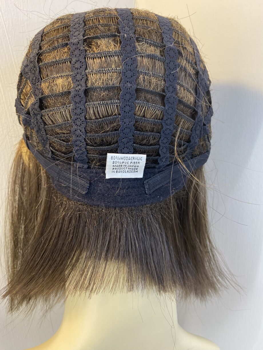 Brown long wig. Brls524