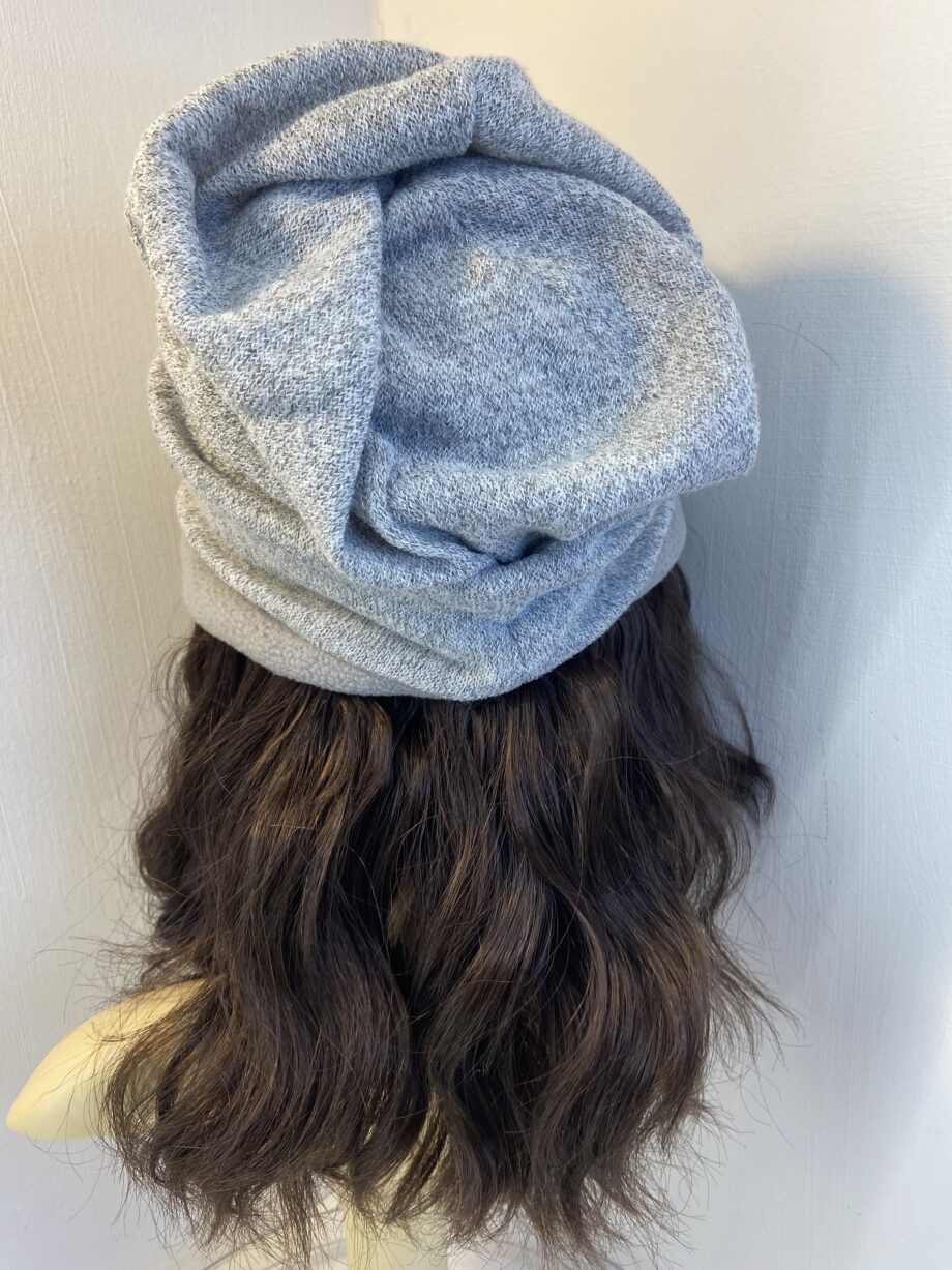 Brown wavy long wig/cosy hat. Brlw526