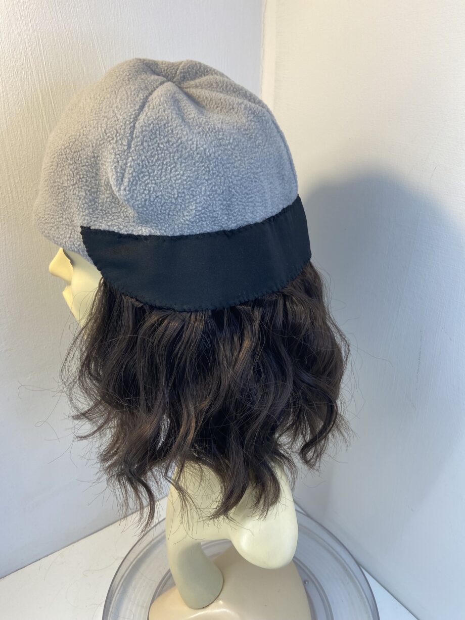 Brown wavy long wig/cosy hat. Brlw526