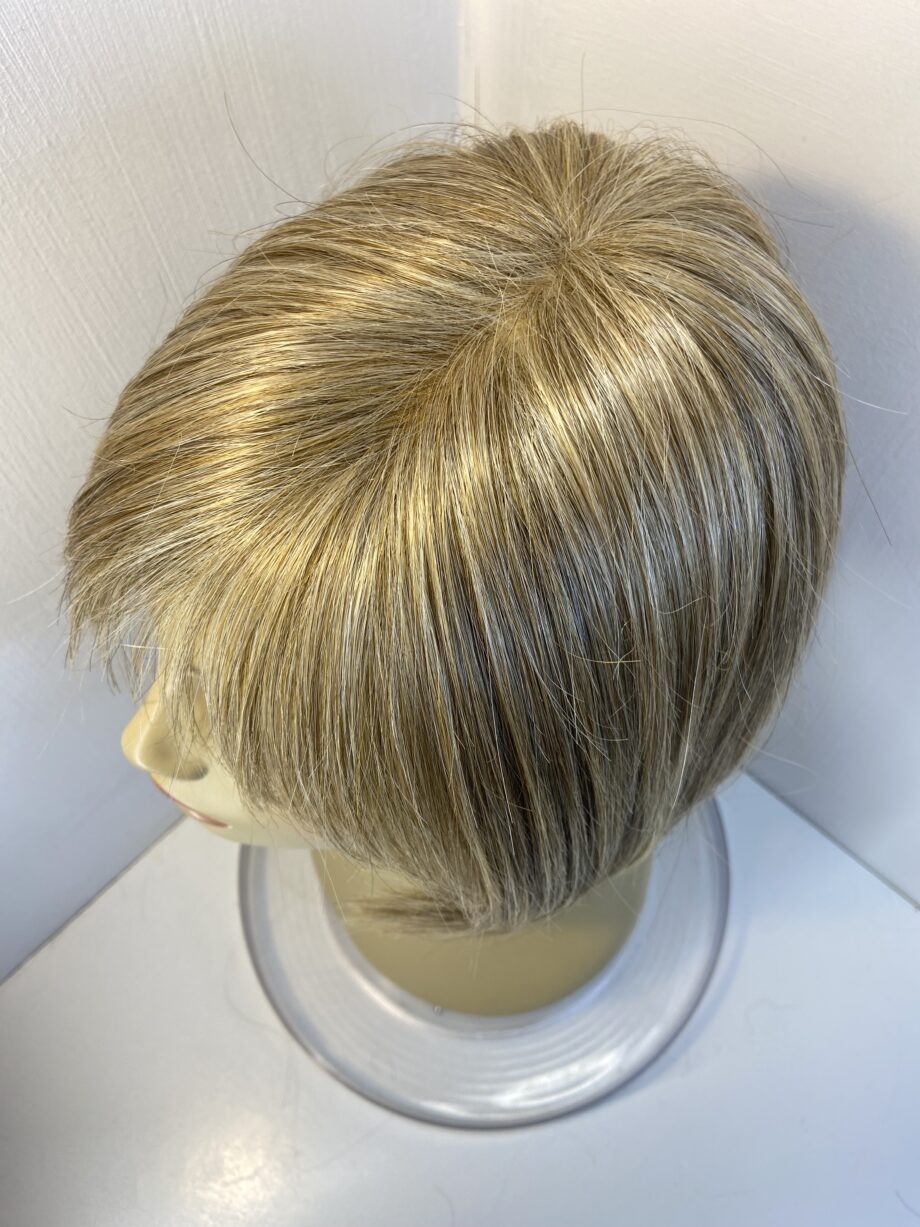 Super soft blonde designer wig. Blms527