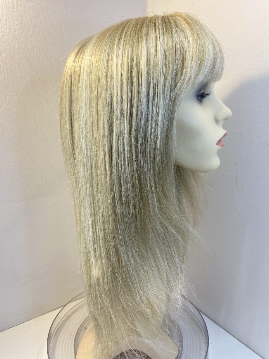 Extra long Noriko blonde wig. Blls528