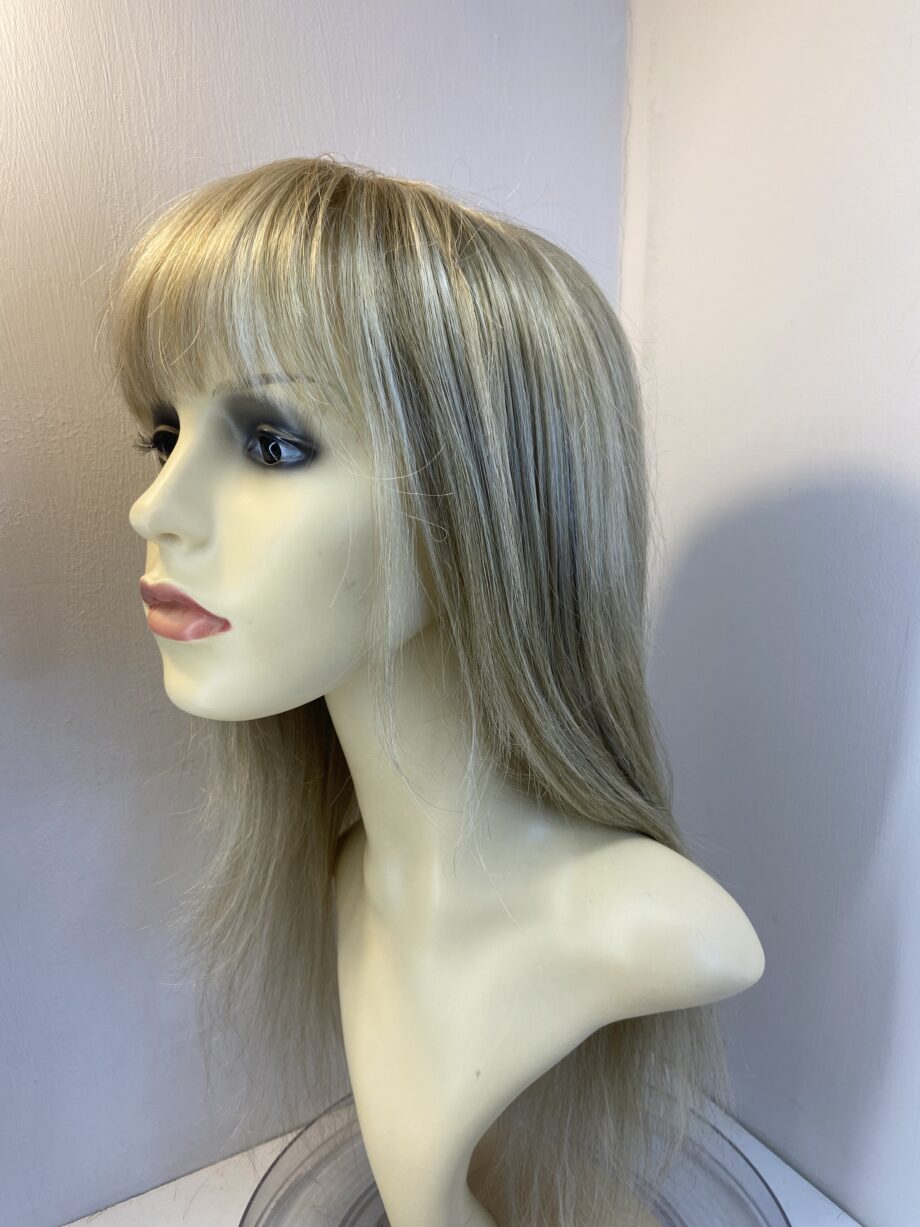 Extra long Noriko blonde wig. Blls528