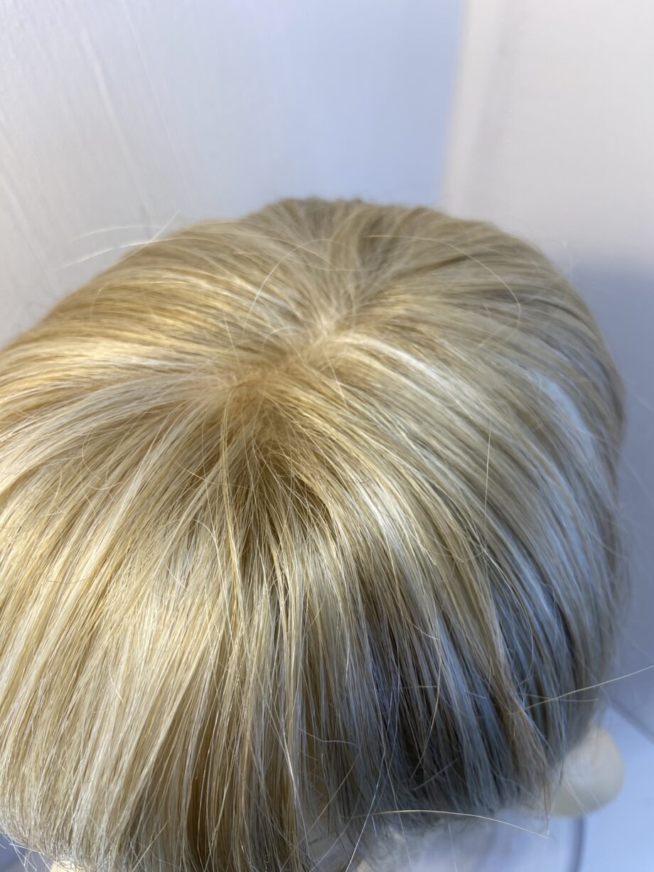 Extra long Noriko blonde wig. Blls528